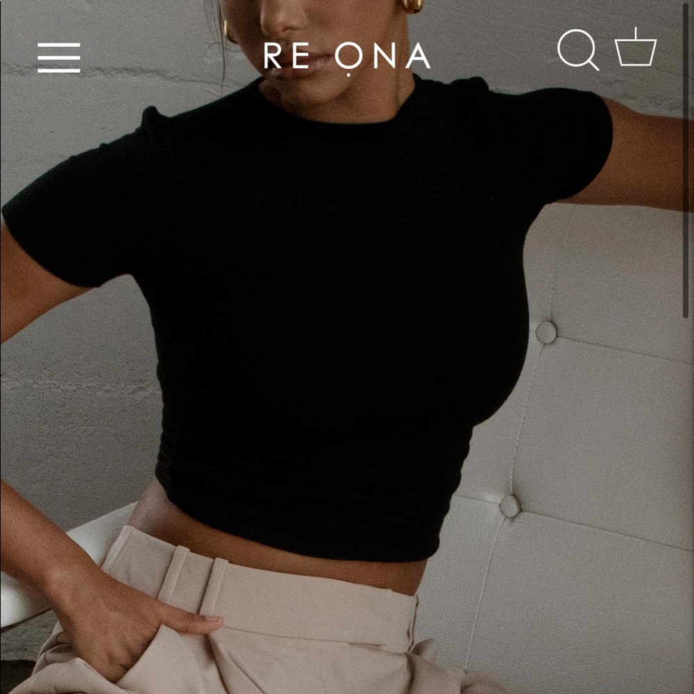 Reona Signature Tshirt in Black